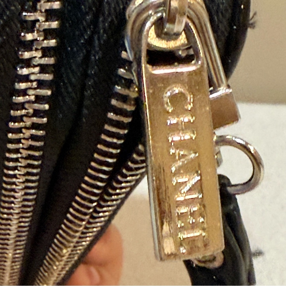 Black Patent Quilted‎ Wristlet - Picture 5 of 16